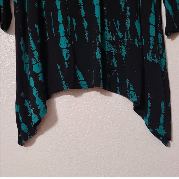 Front of closet 3/4 sleeve black turquoise tunic - Picture 6 of 6